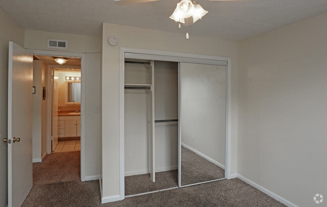 3BR, 1BA - 1,300 SF
