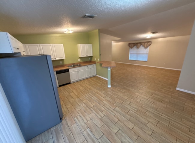 Photo - 105 Melody Ln