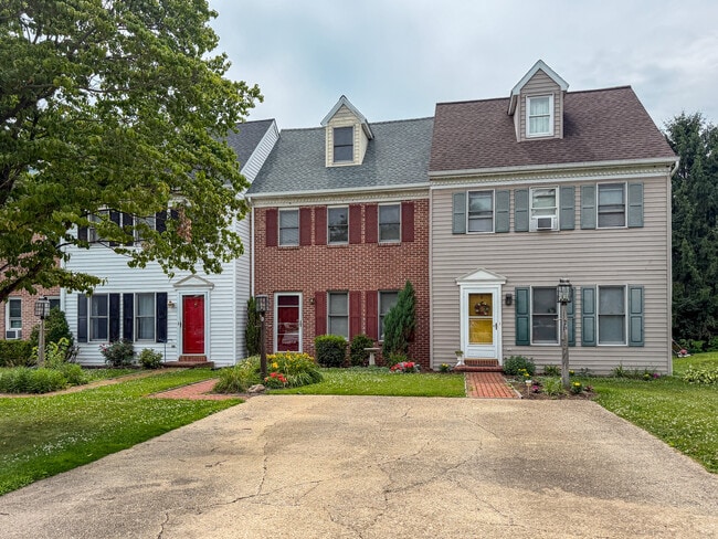 Photo - 28 Pheasant Ln