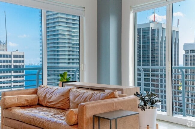 Building Photo - 133 NE 2nd Ave Unit 3002 Rental