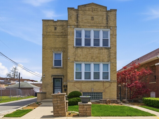 Building Photo - 9517 S Escanaba Ave