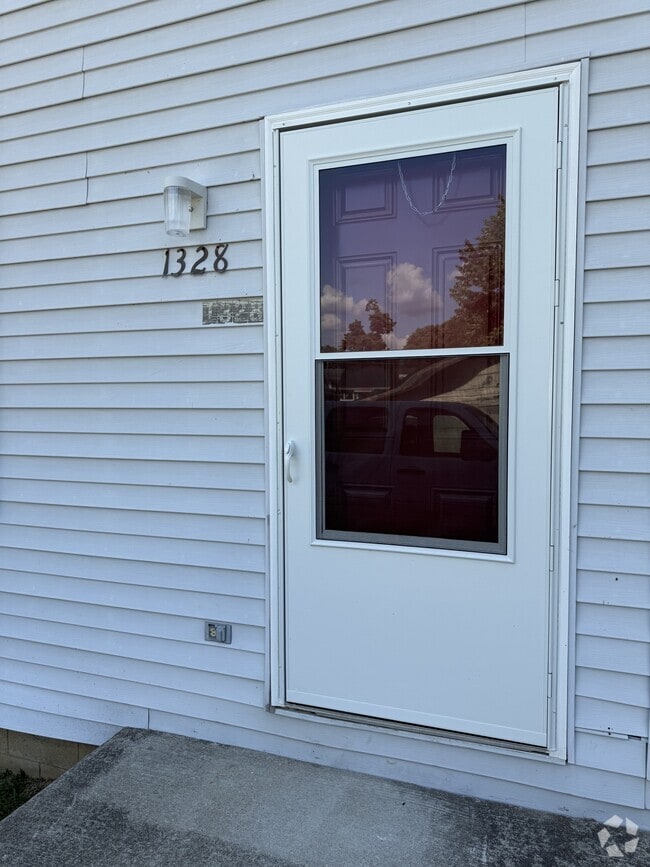 Building Photo - 1328 Beech St Rental
