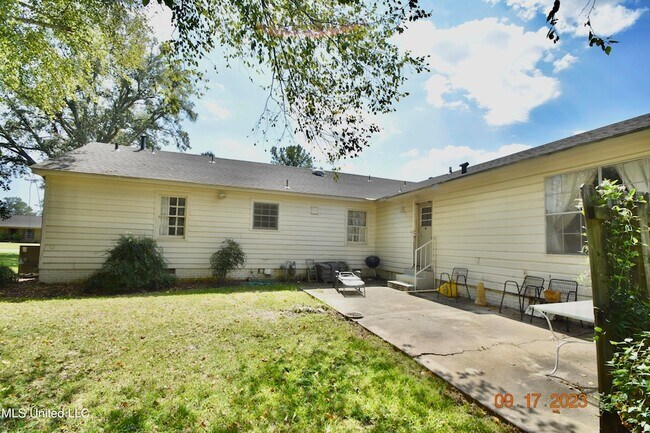 Photo - 501 Macarthur Ave