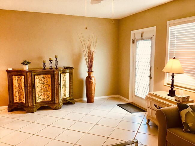 Photo - 4008 Cornwall A