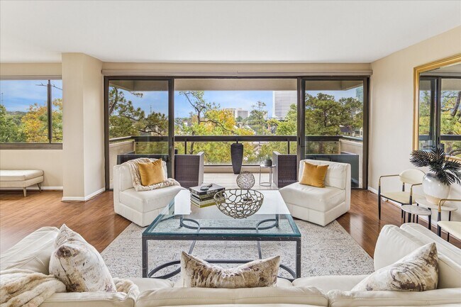 Building Photo - 49 Briar Hollow Ln Unit 505