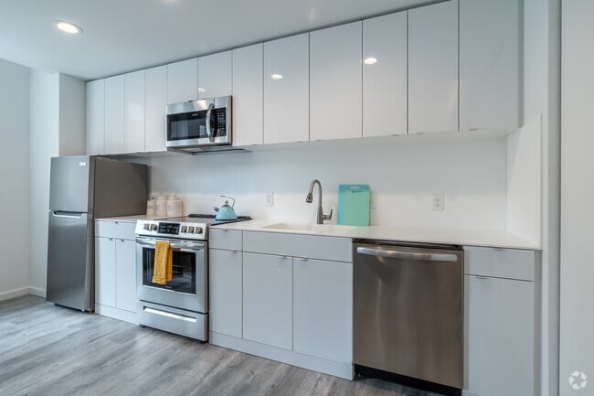 2BD, 1BA - 875-1,371SF - Lofts at 629 Euclid