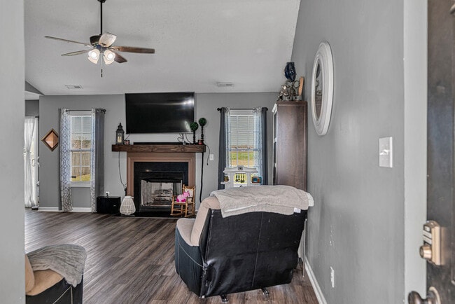 Photo - 202 Quarry Trail