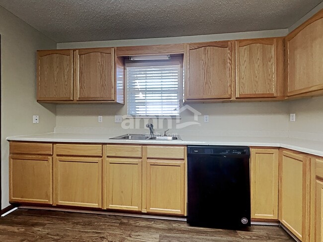 Photo - 2303 Sir Edward Ln