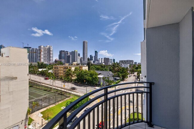 Photo - 501 SW 1st St Unit 607