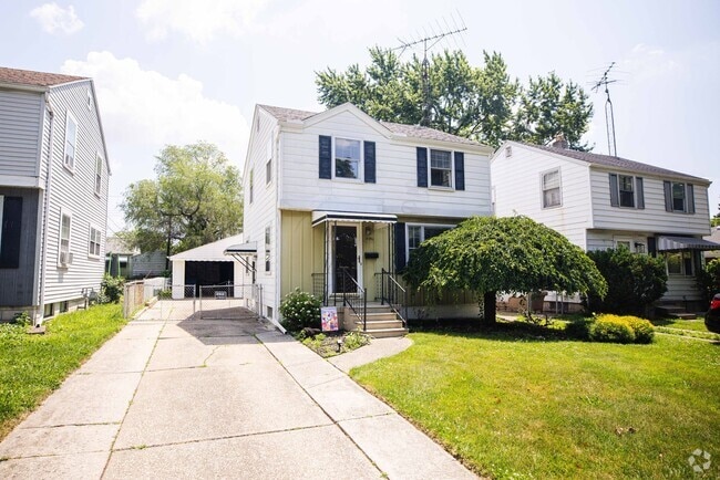 Building Photo - Beautiful traditional three bedroom two st... Rental
