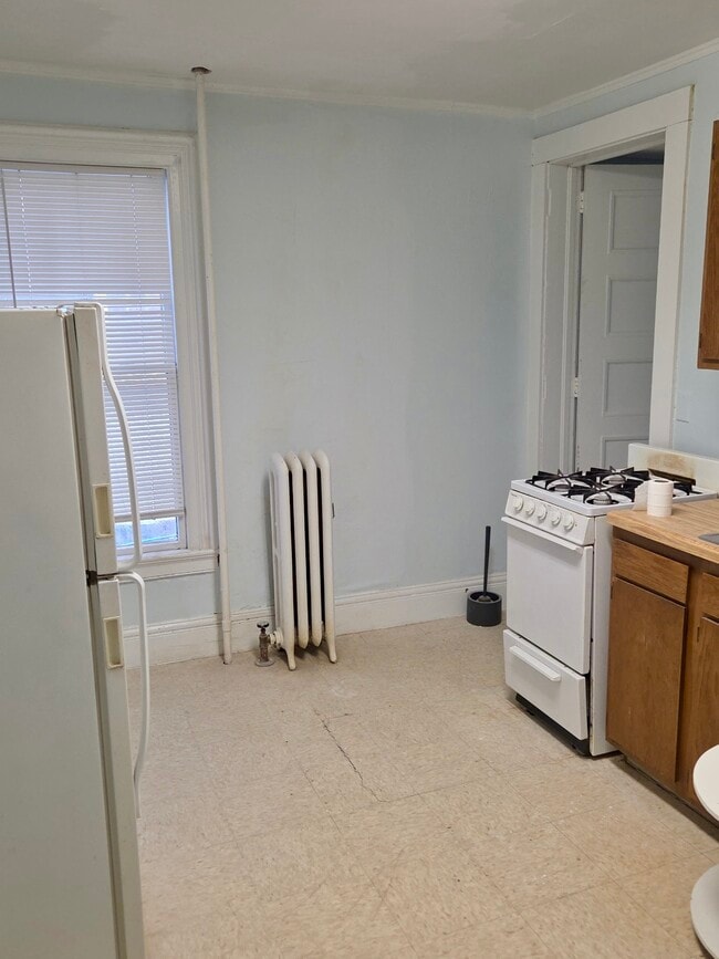 Photo - 97 Oak St Unit 1st floor front