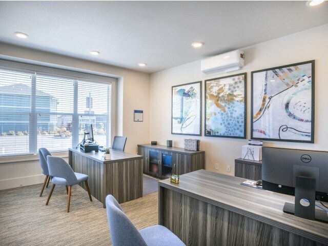 Oficina de arrendamiento - Acero West Salem