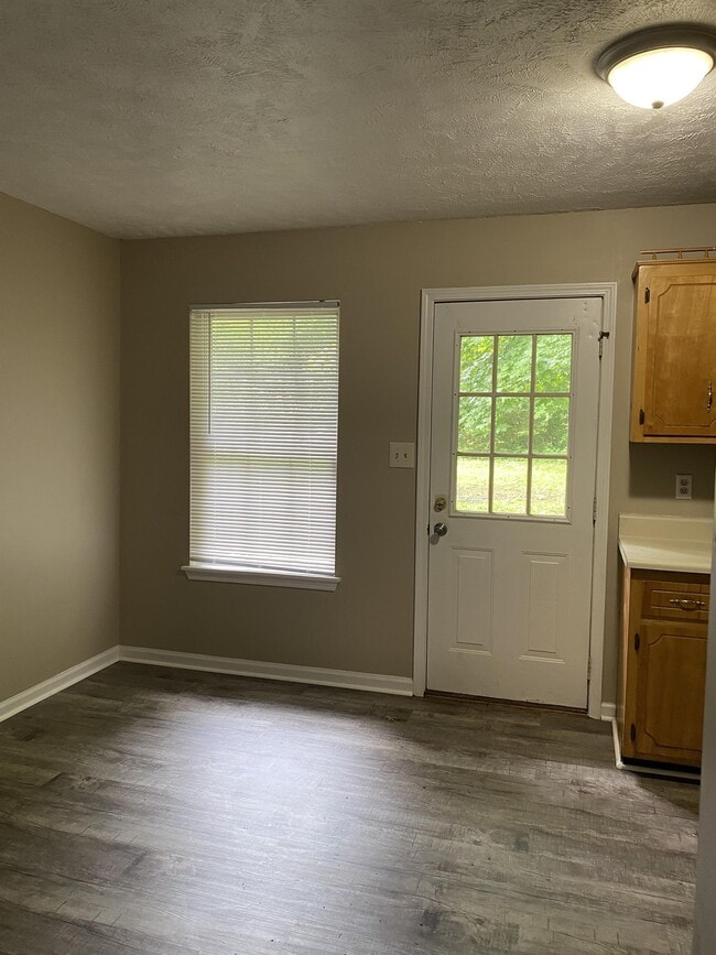 Photo - 1001 Caroline Dr