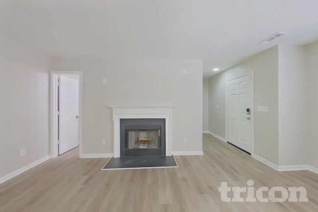 Photo - 1131 Delander Ln