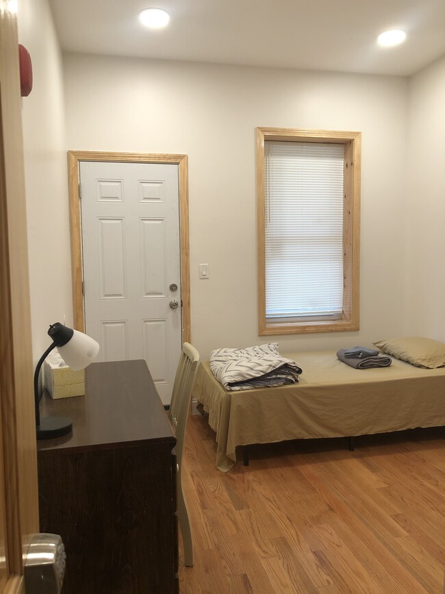 Building Photo - 20 Winthrop St Unit 3