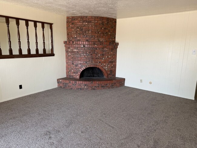 Photo - Great location. 4 Br, 1 3/4 Ba, 2 living areas, spacious yard.