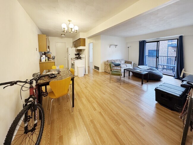 Photo - 909 Montgomery St NW