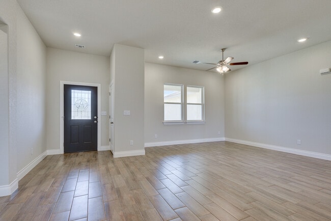 Photo - 117 Growers Ave