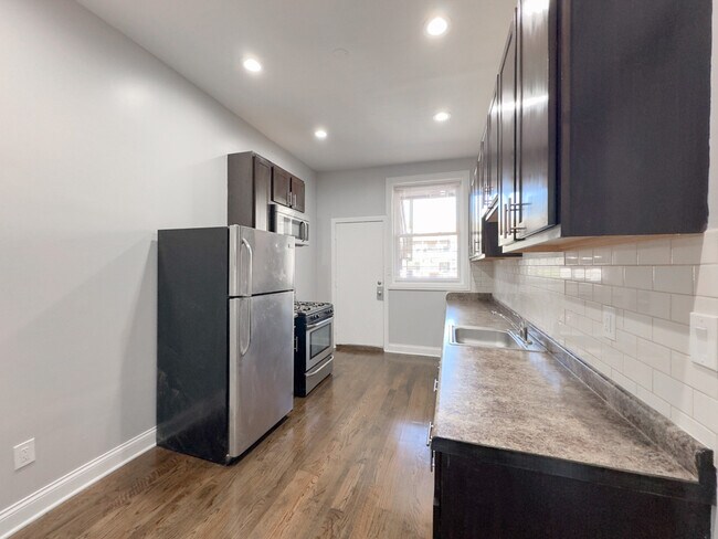 Photo - 906 W Montrose Ave Unit 3