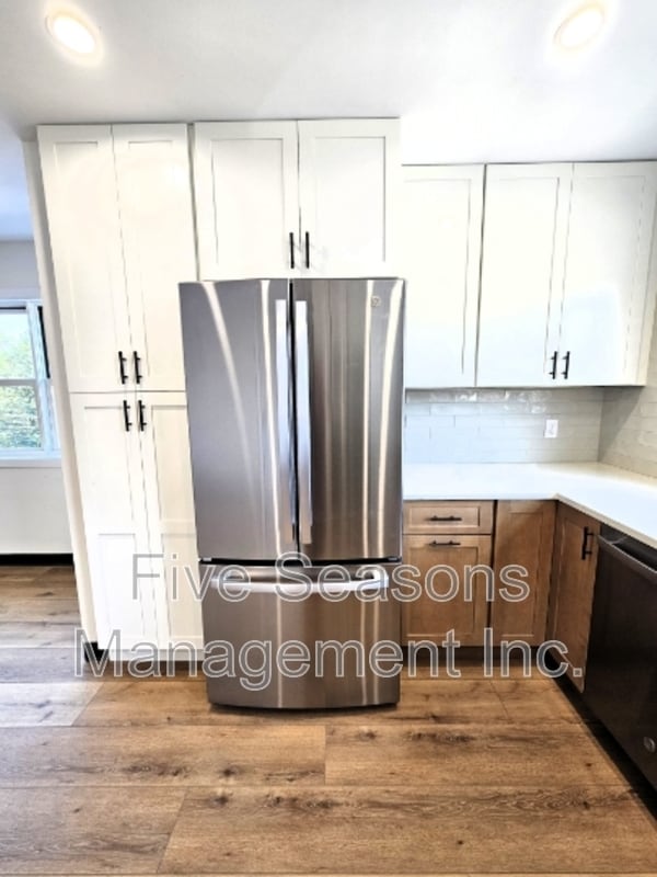 Photo - 199 King St