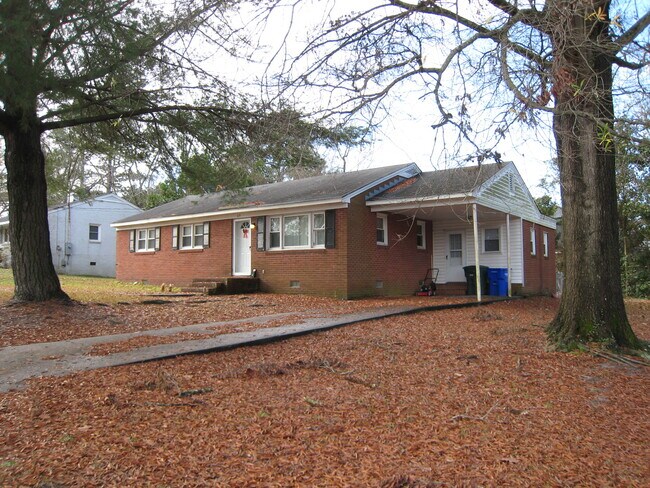 Front view. - 115 N Warren St