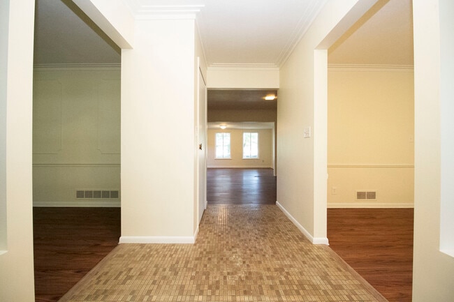 Photo - 2545 Amara Dr