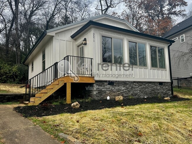 Photo - 3571 Crompton St