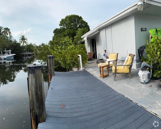 Building Photo - 1301 Grouper Dr Unit B Rental