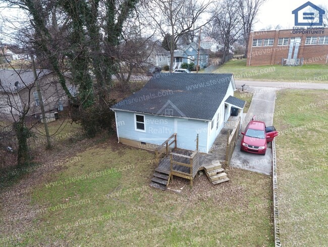 Building Photo - 2110 Brown Ave Rental