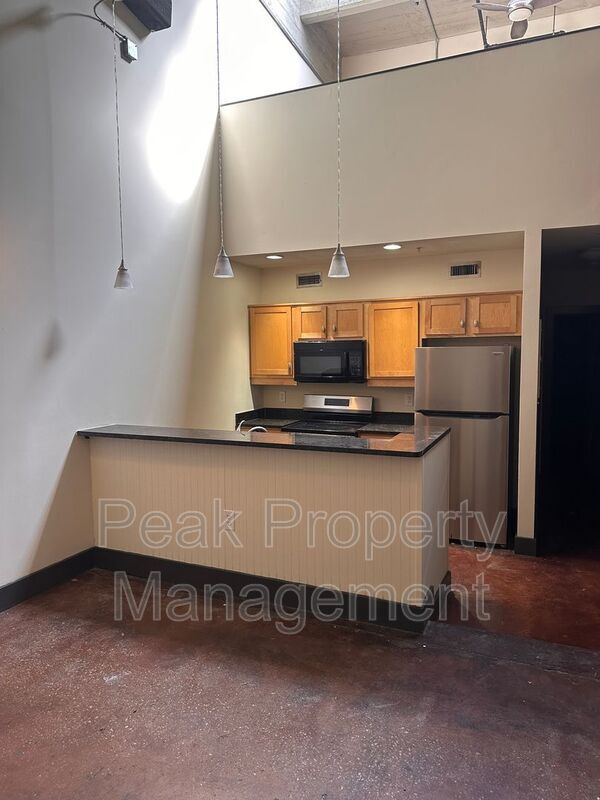 Photo - 212 W 7th St