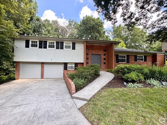 Building Photo - 4 Bedroom Jamestown Beauty! Rental