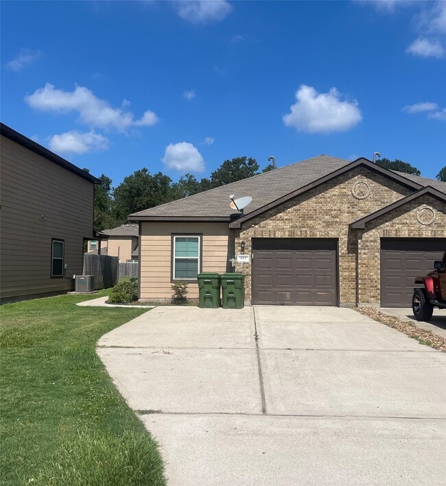 Building Photo - 605 Carl St