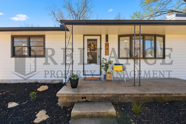 Photo - 941 W Hazel St