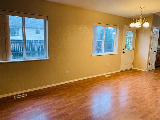 Photo - Single Level - 3 Bed - 2 Bath - Pet Friendly