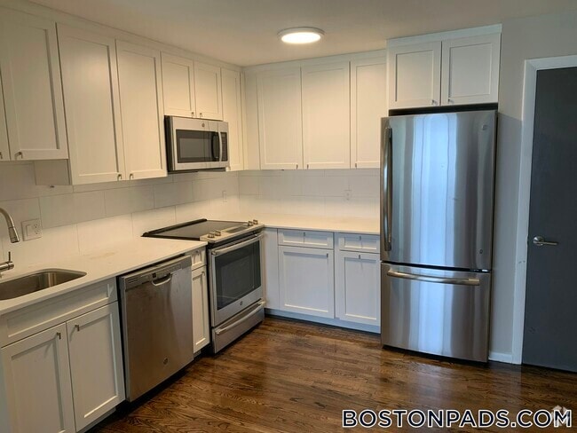 Building Photo - 50 Evergreen St Rental