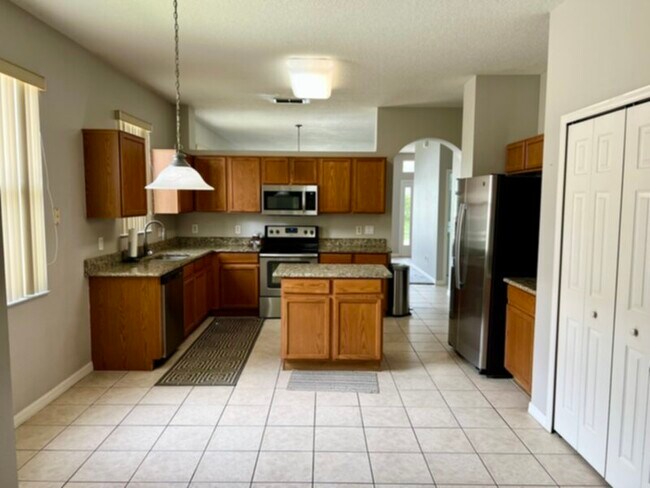 Photo - 4 bedroom 2 bath home Near UCF Lawn Servic...