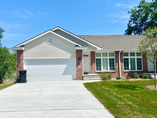 Newly Built 4 Bedroom and 3 Bathroom Duple... - Newly Built 4 Bedroom and 3 Bathroom Duple... Townhome