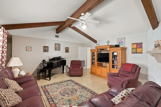 Living Room - 2005 Point West Dr