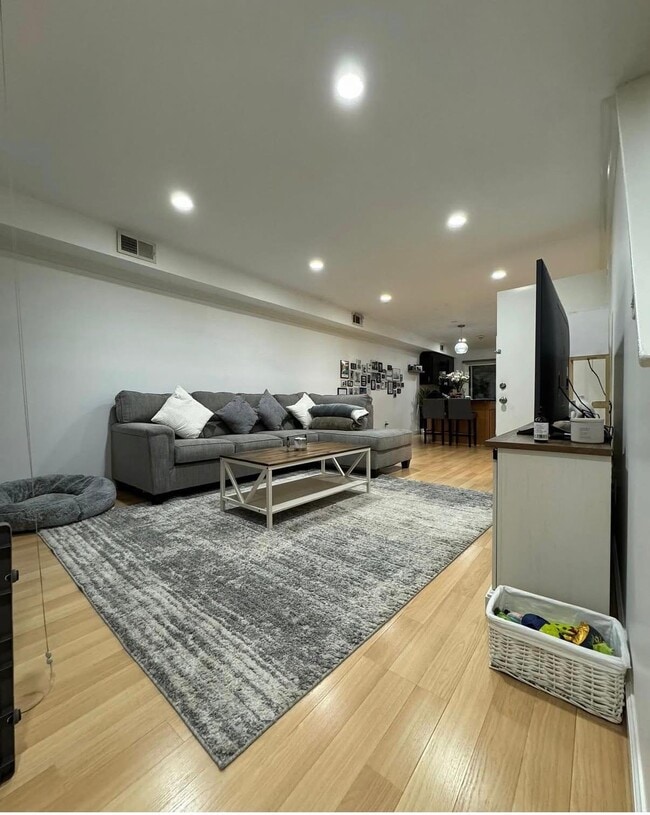 Building Photo - 22 Dr Martin Luther King Jr Dr Unit B6