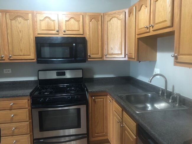 Photo - 16W535 79th St
