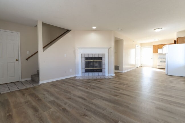 Building Photo - 2318-2318 Hollyhock Dr Unit 2318