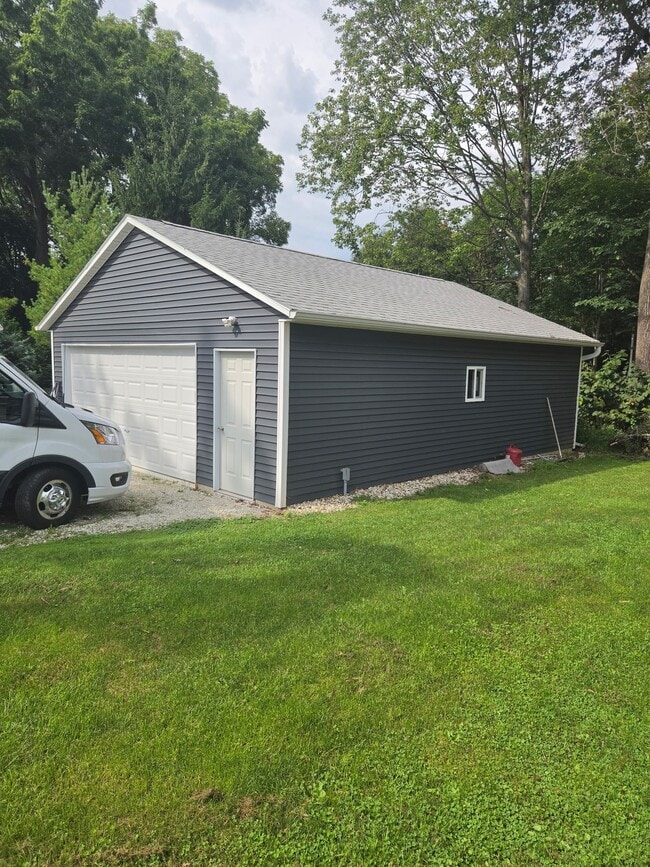 S64W18474-w18474 Topaz Dr