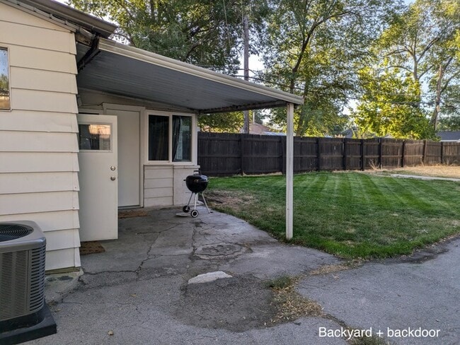 1195 Iola Ave