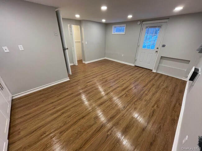 Photo - 1941 New Hackensack Rd Unit L