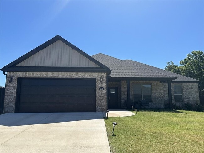 Building Photo - 204 Vicks Cir