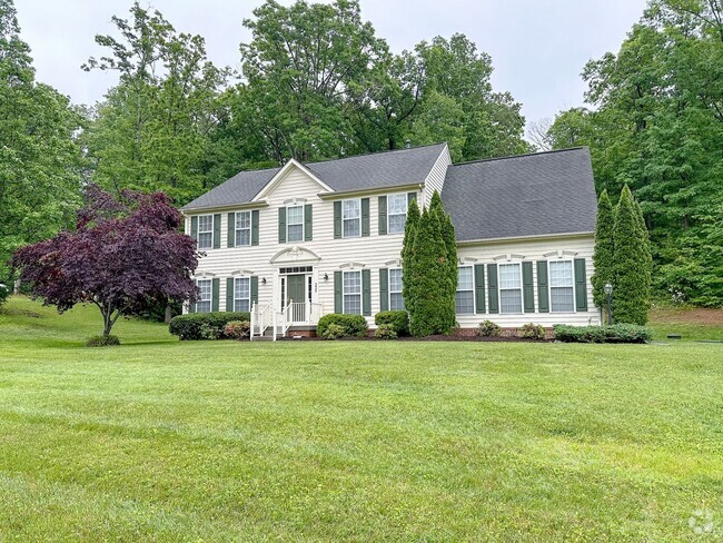 Building Photo - Reedy Creek 5bed/4Bath House