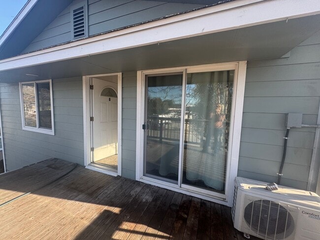 Building Photo - R8700A Unit B