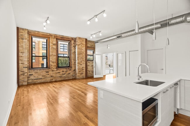 Photo - 1755 N Damen Ave