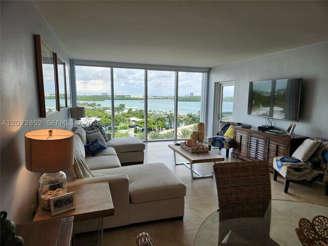 Building Photo - 10275 Collins Ave Unit 824