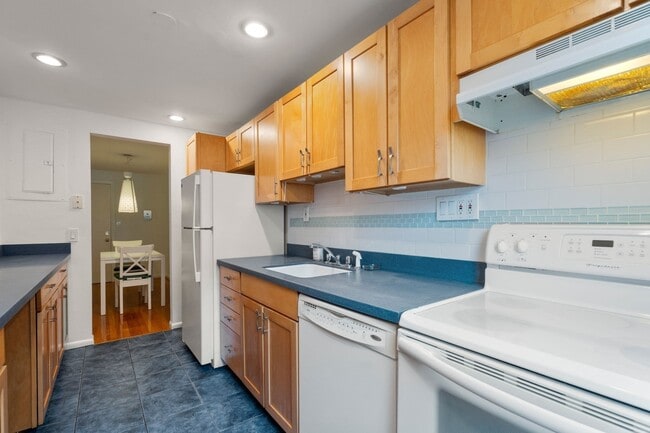 12 Colonial Village Dr Unit 5